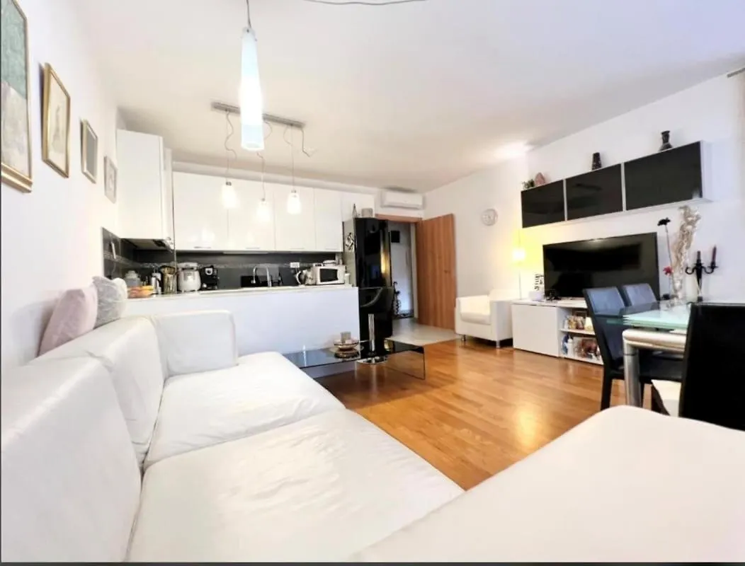 Sunny Apartment Ουμάγκ